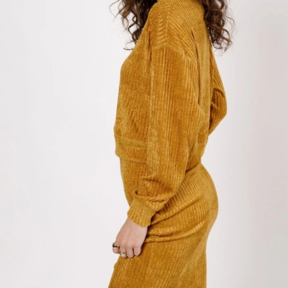 Gold Ribbed Velvet Pullover - Picture 3 of 7